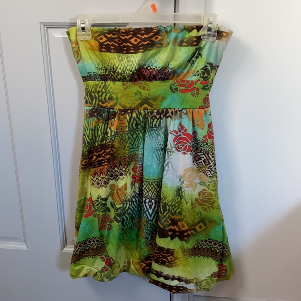 Adorable strapless dress